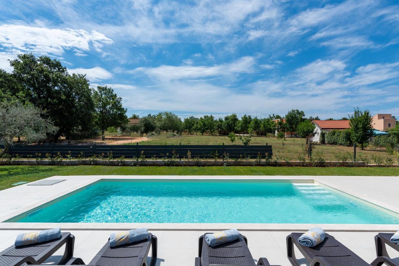 Villa Dafna Poreč Buitenkant foto